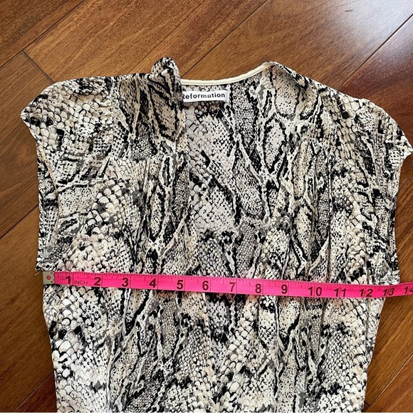 Reformation Carine Dress Snake Skin Print Chiffon Wrap Midi Short Sleeve XS - Picture 13 of 13